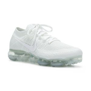 NIKE air max’s flyknit. Like new hardly worn!